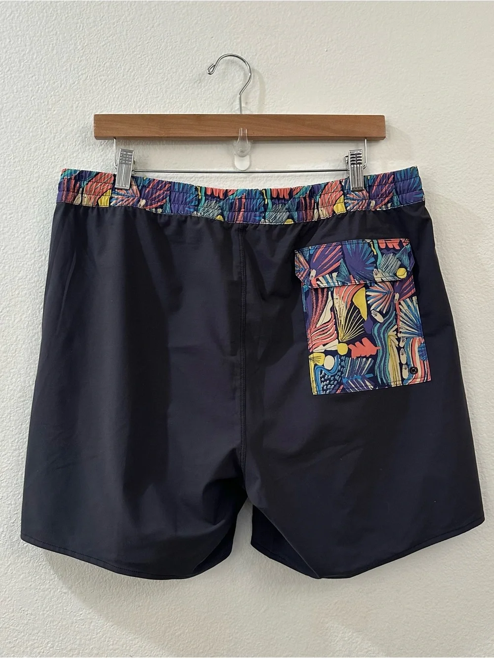 Patagonia Men's Hydropeak Volley 16" Regular Fit Boardshorts Size Large - Picture 5 of 11